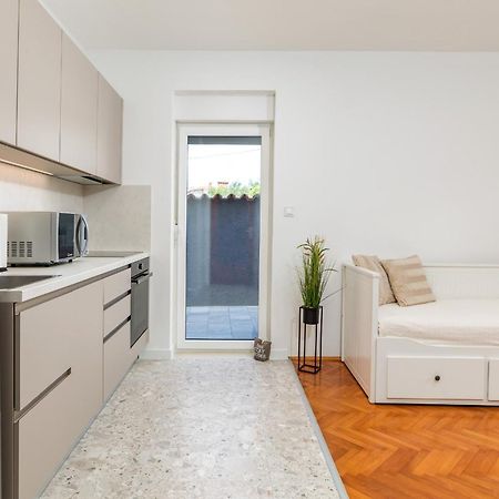 Apartment Tesic Close To The Sea With Shared 4Xbicycles Fažana Εξωτερικό φωτογραφία