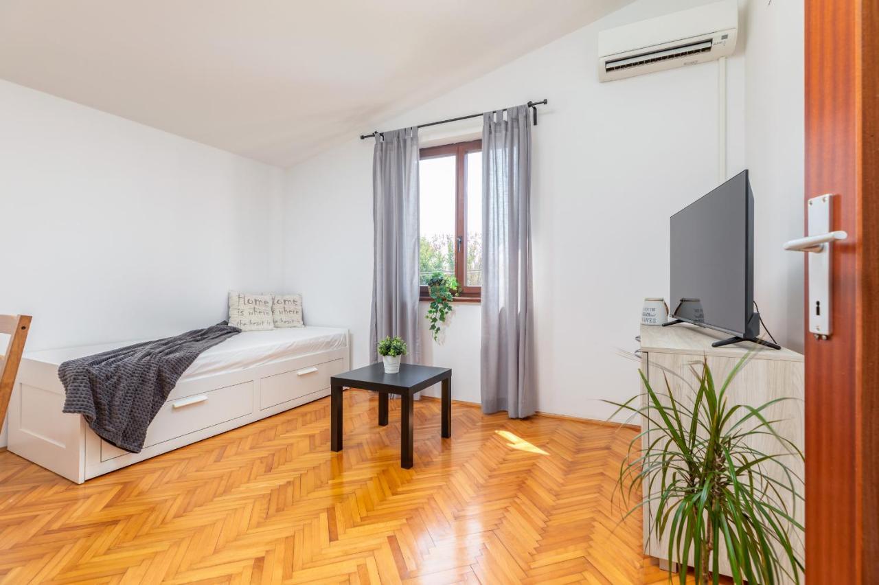 Apartment Tesic Close To The Sea With Shared 4Xbicycles Fažana Εξωτερικό φωτογραφία