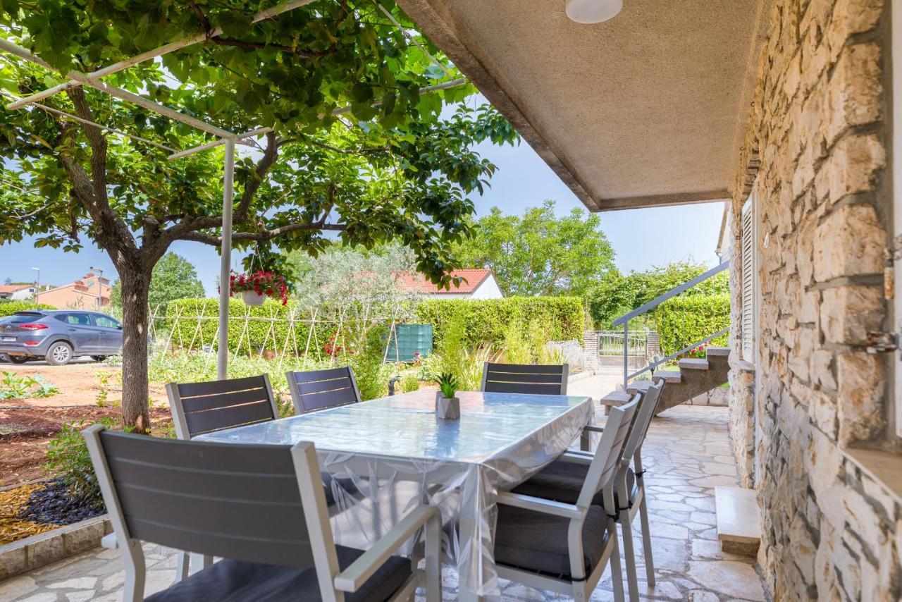 Apartment Tesic Close To The Sea With Shared 4Xbicycles Fažana Εξωτερικό φωτογραφία