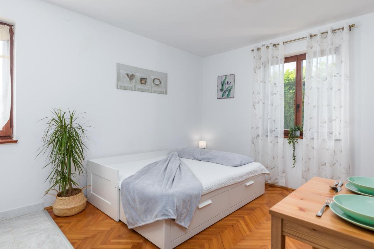 Apartment Tesic Close To The Sea With Shared 4Xbicycles Fažana Εξωτερικό φωτογραφία