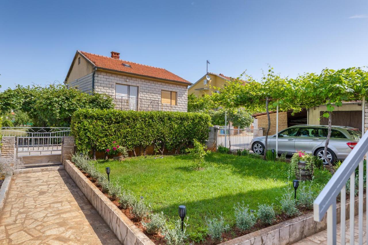 Apartment Tesic Close To The Sea With Shared 4Xbicycles Fažana Εξωτερικό φωτογραφία