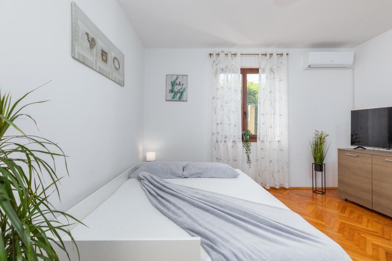 Apartment Tesic Close To The Sea With Shared 4Xbicycles Fažana Εξωτερικό φωτογραφία