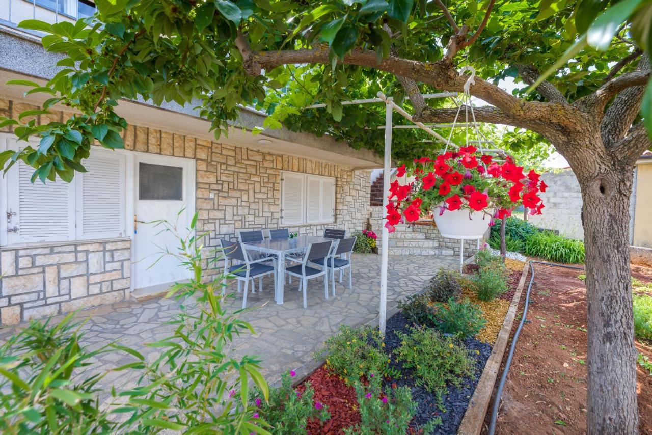 Apartment Tesic Close To The Sea With Shared 4Xbicycles Fažana Εξωτερικό φωτογραφία