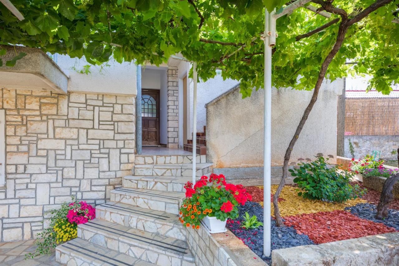 Apartment Tesic Close To The Sea With Shared 4Xbicycles Fažana Εξωτερικό φωτογραφία